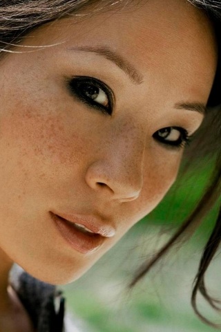 lucy-liu-height-and-weight