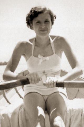 Eva Braun Height, Weight, Shoe Size