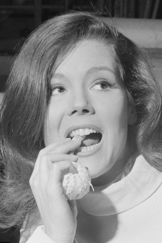Diana Rigg Height, Weight, Shoe Size
