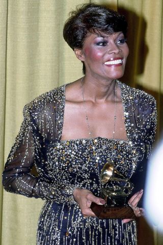 Dionne Warwick Height, Weight, Shoe Size