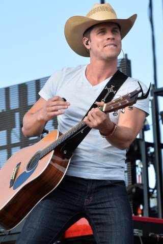 Dustin Lynch Height, Weight, Shoe Size